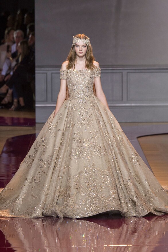 zuhair murad 香槟色婚纱走秀压轴新娘一字肩显瘦刺绣长拖尾主纱