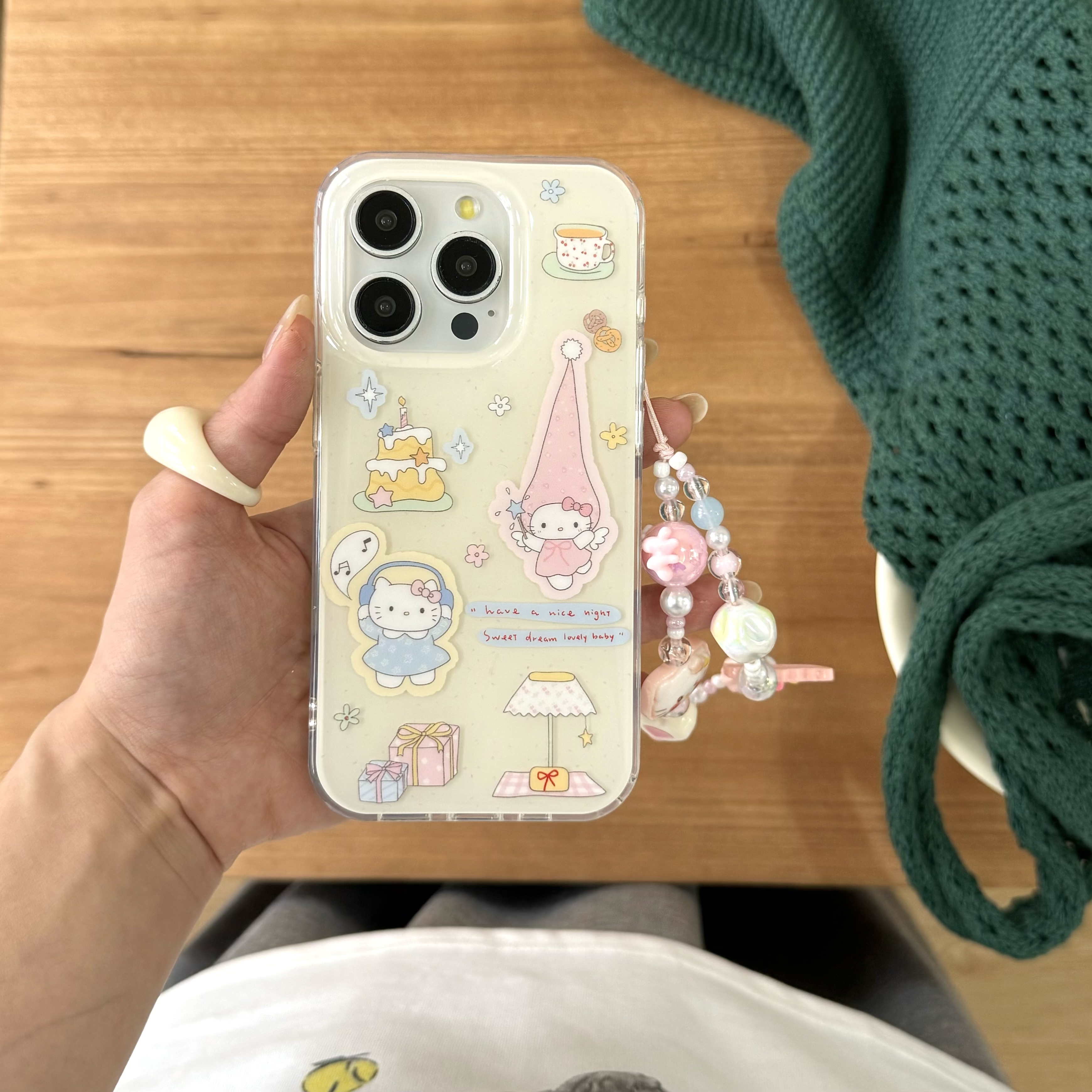 IMD卡通可爱米色底尖尖帽kitty猫手机壳适用iphone16promax大孔防摔苹果15女生个性14亮面13带手链网红小众硬