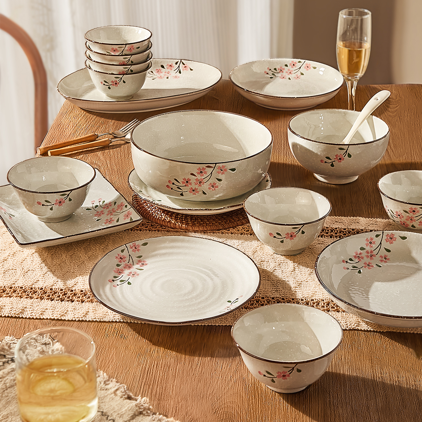 日式陶瓷碗碟套装家用中式餐具乔迁新居碗筷釉下彩碗盘子碗具礼物