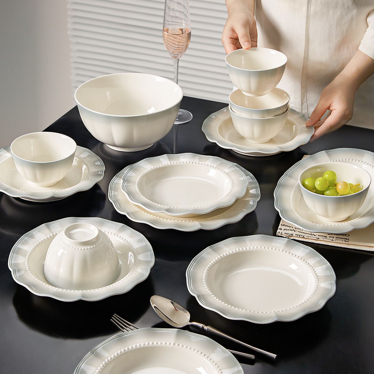 墨色浮雕法式餐具套组碗碟家用2025新款高颜值碗盘筷乔迁新居碗具