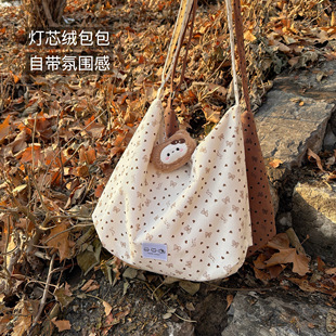 大容量灯芯绒饺子包秋冬 韩系ins风单肩包学生上课通勤斜挎包包女