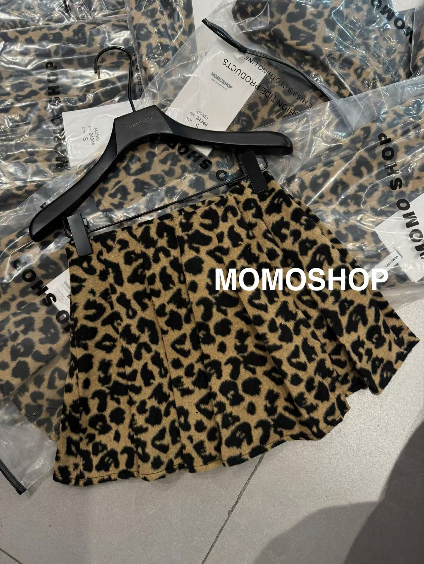 2025秋冬新款时尚百搭显瘦高腰豹纹磨毛半身裙女短裙女