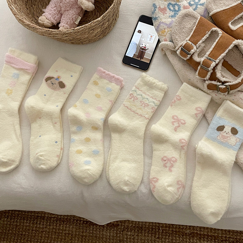 小狗袜子女澳绒加厚粉色系中筒袜