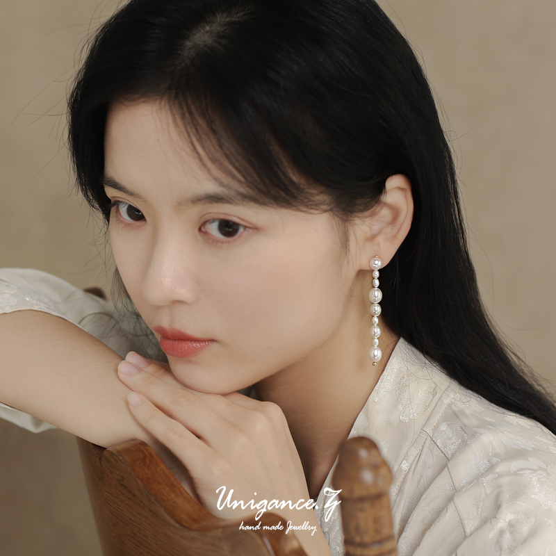 unig由观露抱古典天然珍珠旗袍