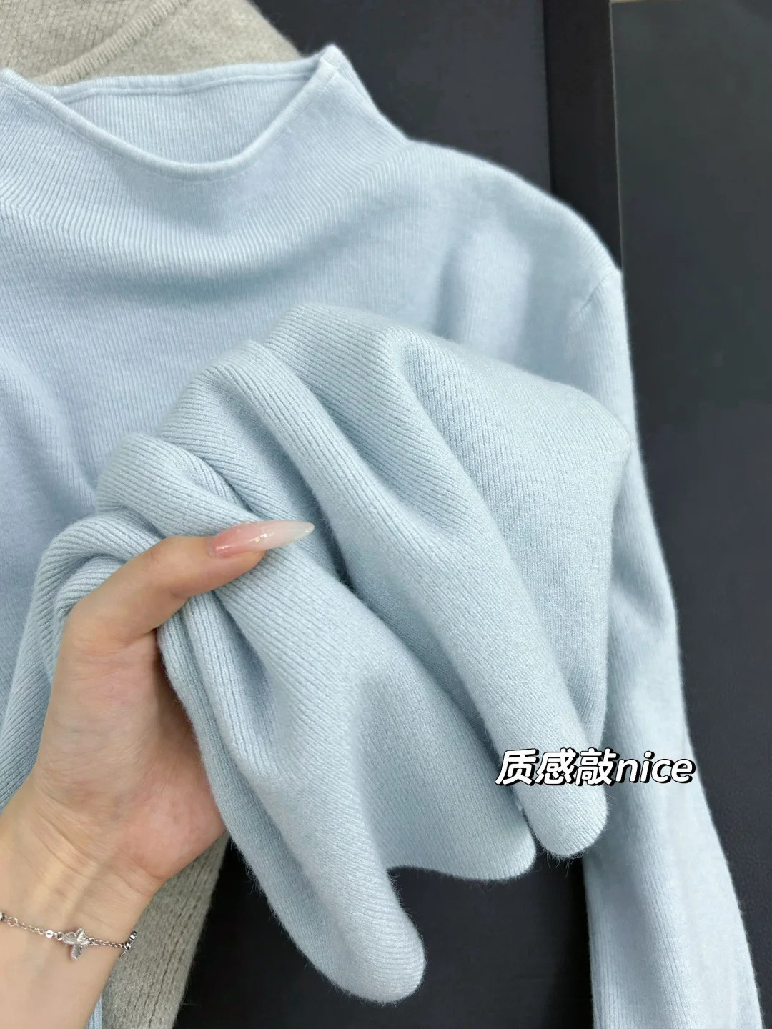 Синий, цвета морской соли, мягкий, как воск, шикарный шерстяной свитер с полувысоким воротником, женский осенне-зимний многослойный маленький воротник-стойка, темпераментный внутренний низ. Изображение 1