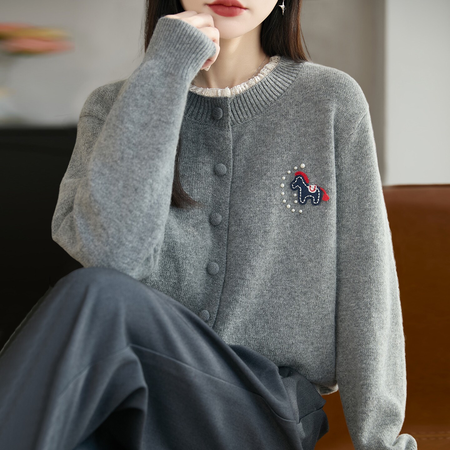 2026新款假两件小马刺绣针织开衫外套女洋气时尚女装上衣秋冬毛衣