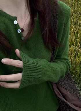 2026新款春装绿色长袖圆领针织上衣减龄ins韩系宽松显瘦打底小衫