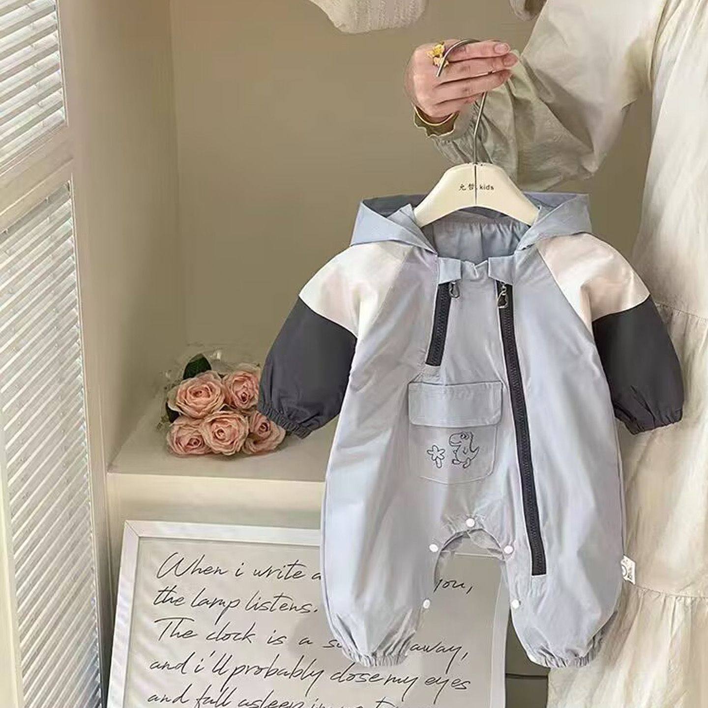 婴儿秋季连体衣服宝宝网红超萌可爱春秋款双层冲锋连帽哈衣外出服