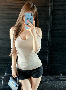 M900露肩上衣t恤女2026新款设计感半袖薄款夏体恤短款显瘦小个子