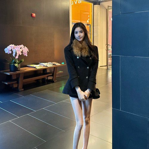 M900古早千金感高级显瘦黑色法式复古气质大毛领收腰加厚毛呢外套