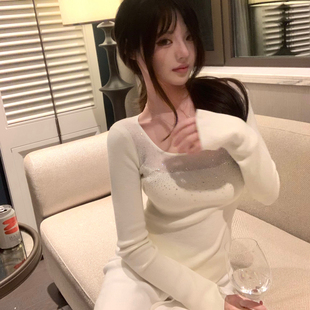 M900纯欲风烫钻U领长袖 女秋冬辣妹穿搭高级感打底内搭上衣 打底衫