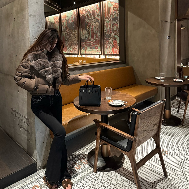 M900羽绒服女冬季2025新款短款面包服外套小个子高级感大毛领时尚