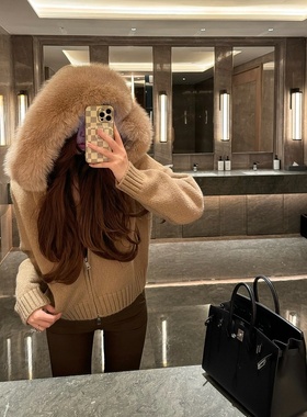 M900外套女2026年新款连帽短款美拉德春秋针织开衫小个子狐狸毛领