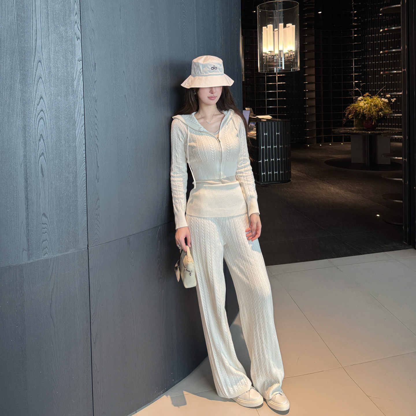 M900巨好看的休闲套装女2026新款女早秋白色连帽卫衣卫裤两件套,女装/女士精品,时尚套装,淘宝优惠券,粉丝福利购,淘宝优惠卷