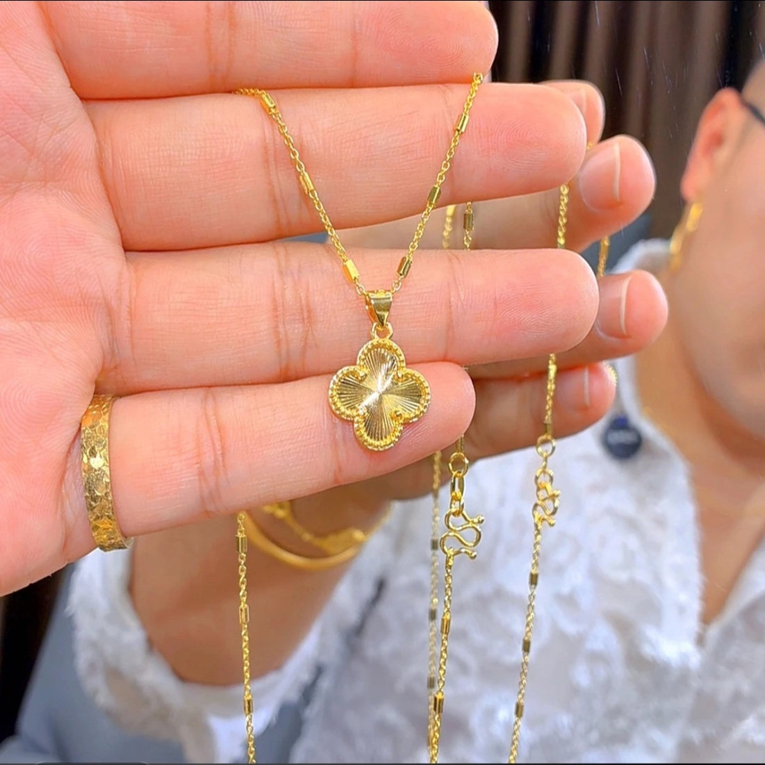 黄金色四叶草吊坠 双面拉丝工艺 轻奢小众幸运草锁骨链女 百搭