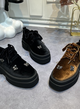 欧货2025秋新款单鞋厚底金丝绒黑色蝴蝶钻件系带乐福玛丽珍低帮鞋