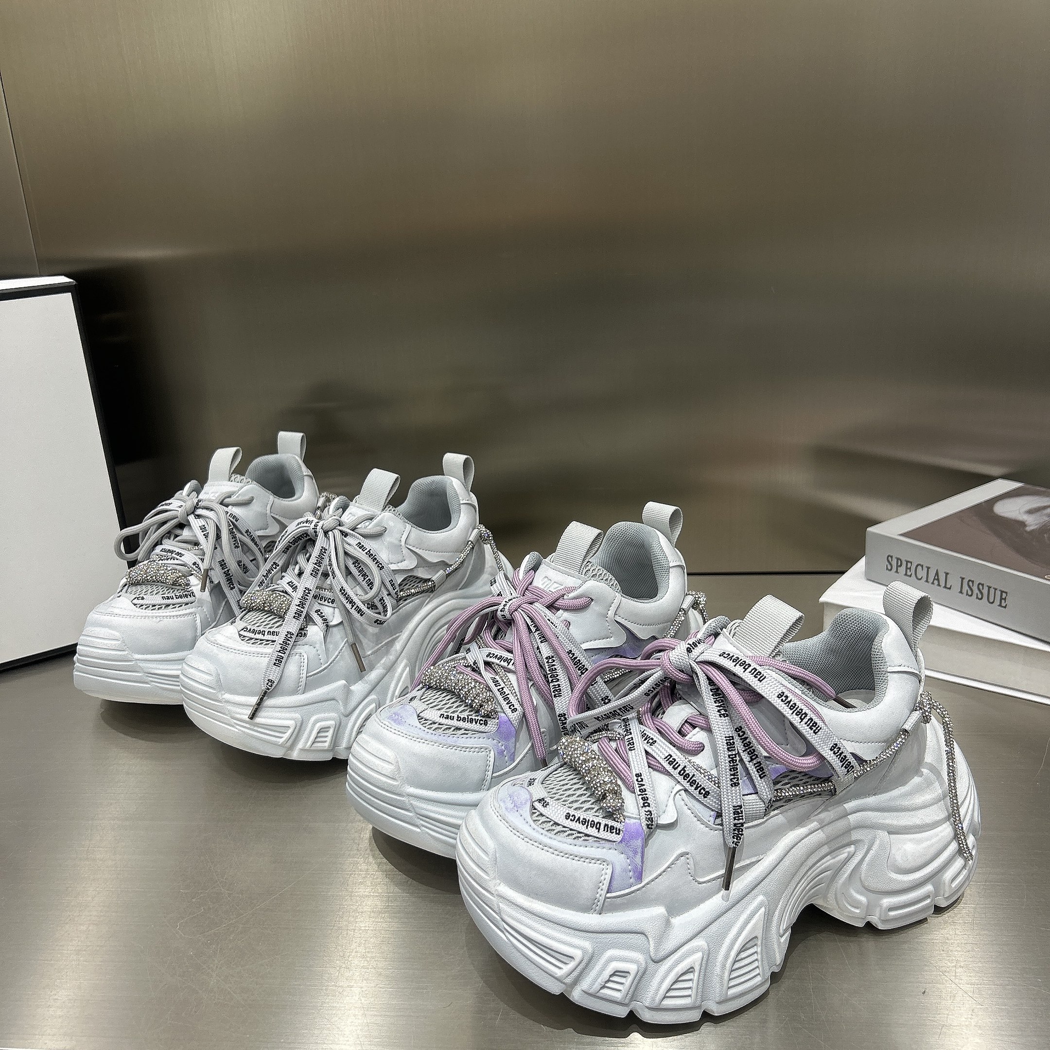 2026春季新款女鞋厚底绑带款擦色做旧运动鞋轻便舒适水钻老爹鞋