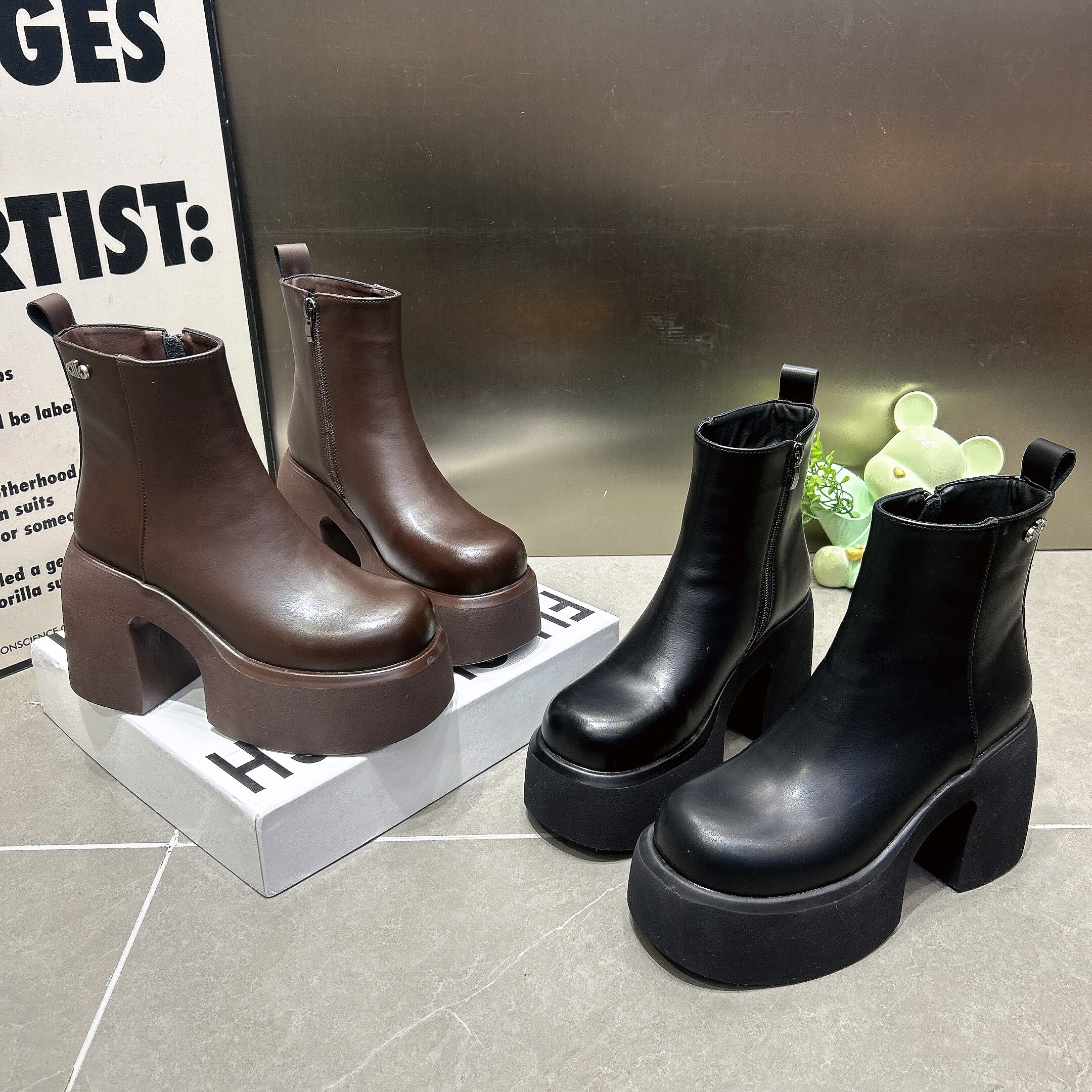 欧货真皮加绒10cm粗高跟靴女2025冬季新款轻便裸靴增高马丁靴棉鞋