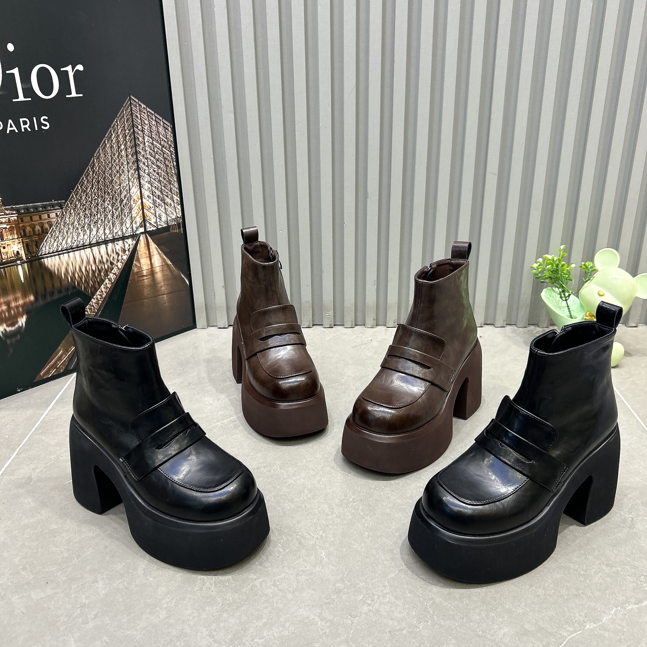 法式2025年新款秋冬加绒超高跟10CM粗跟松糕增高小个子时装短靴子