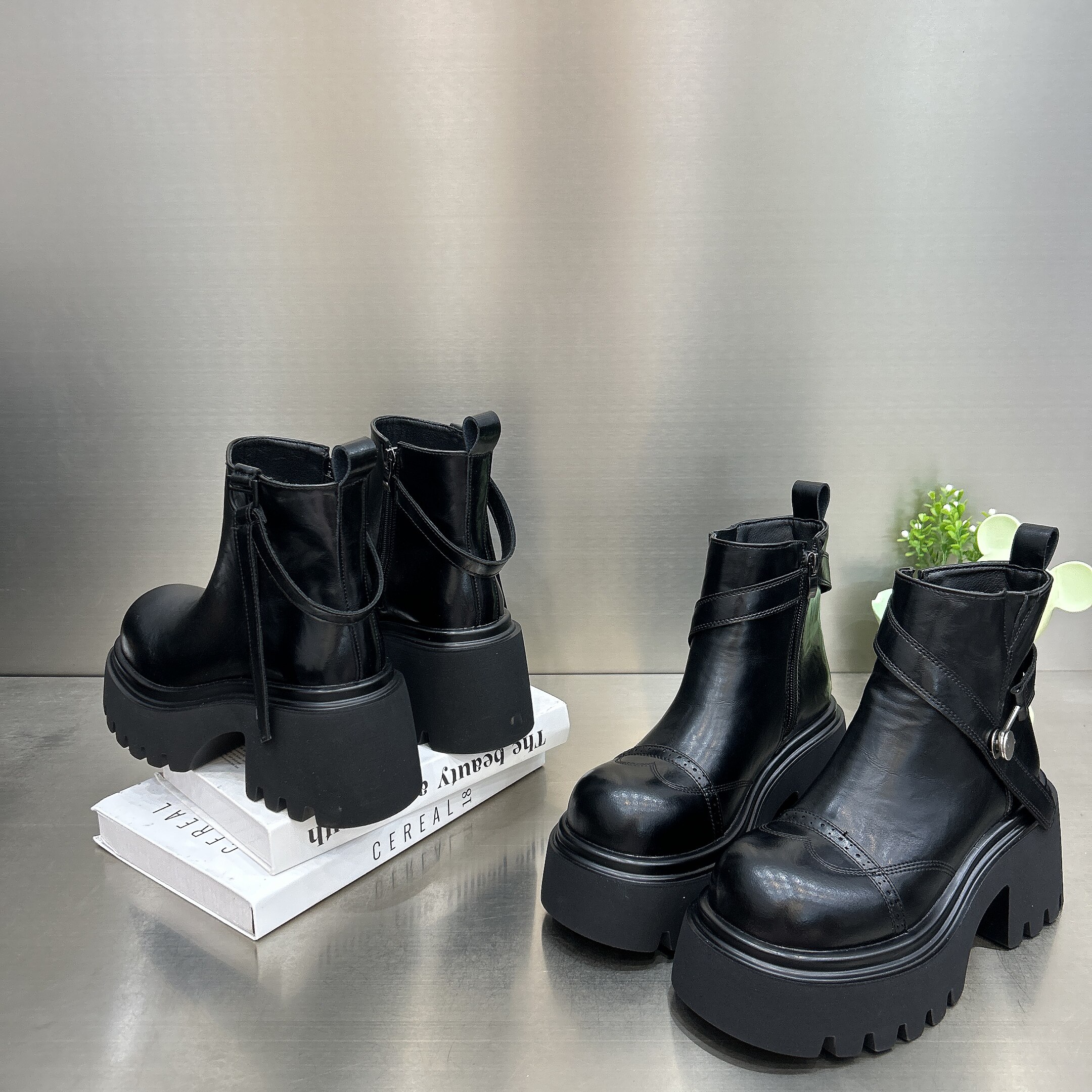 欧货2025新款朋克厚底8cm皮带扣马丁靴百搭短靴圆头