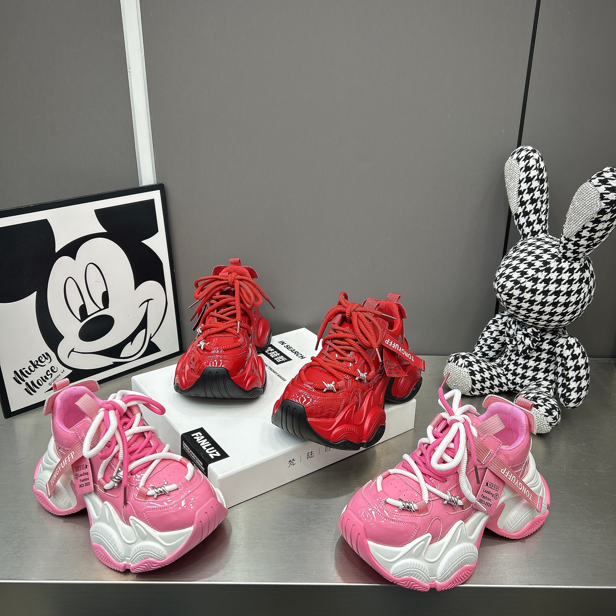 欧货新年红松糕厚底老爹鞋女2026新款漆皮百搭小个增高双色低休闲