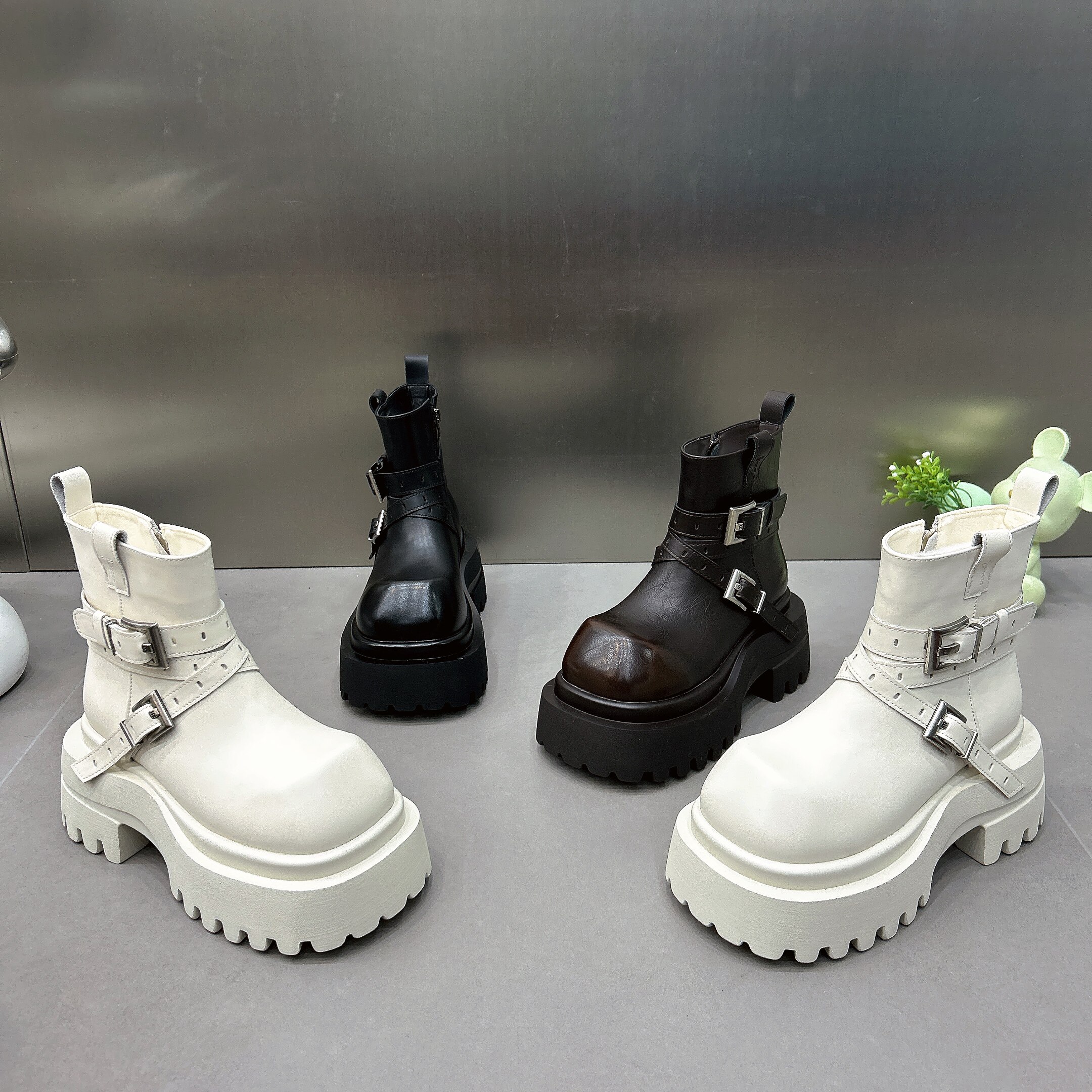 欧货加绒棉鞋骑士靴厚底增高马丁靴女2025冬新款皮带短靴复古鹅头