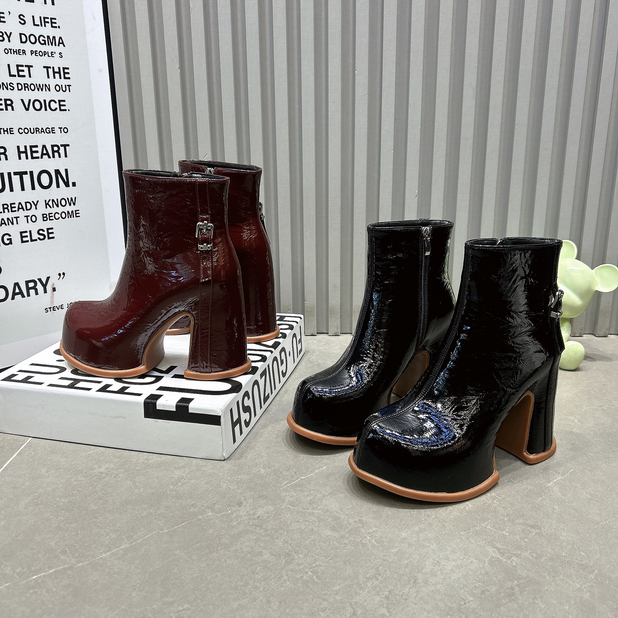 欧货超高跟11cm粗跟显脚小洋气时装短靴马丁靴女2025新款秋冬加绒