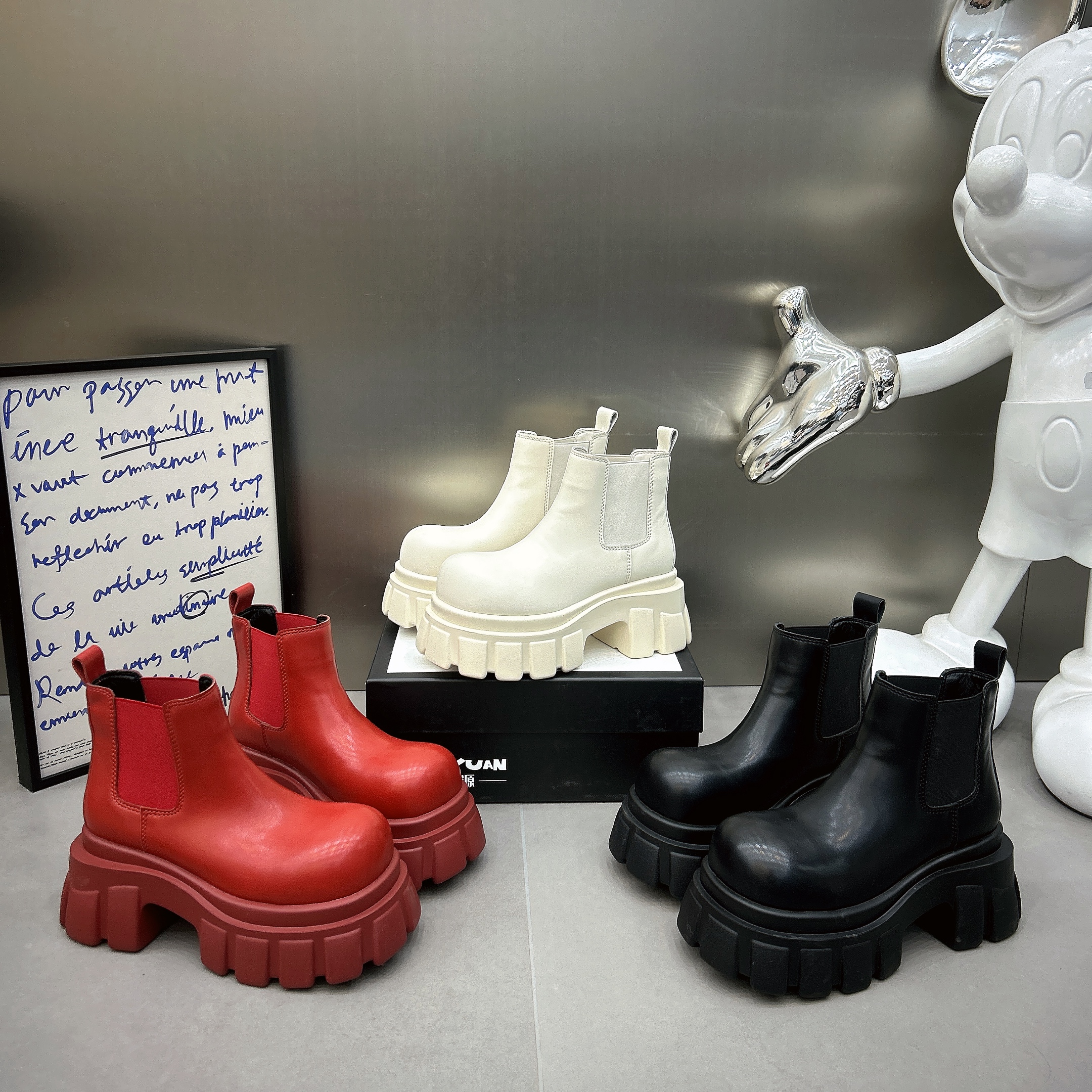 欧货爆款松糕厚底马丁靴女2026春新款本命年红色切尔西靴增高短靴