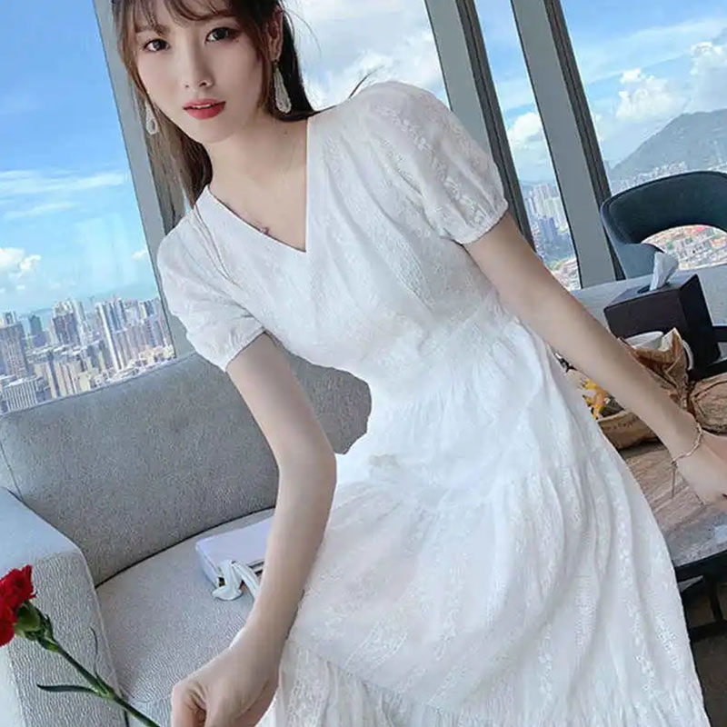 白色连衣裙2024夏季甜美新款法式小众初恋超仙气质显瘦中长款裙子图片