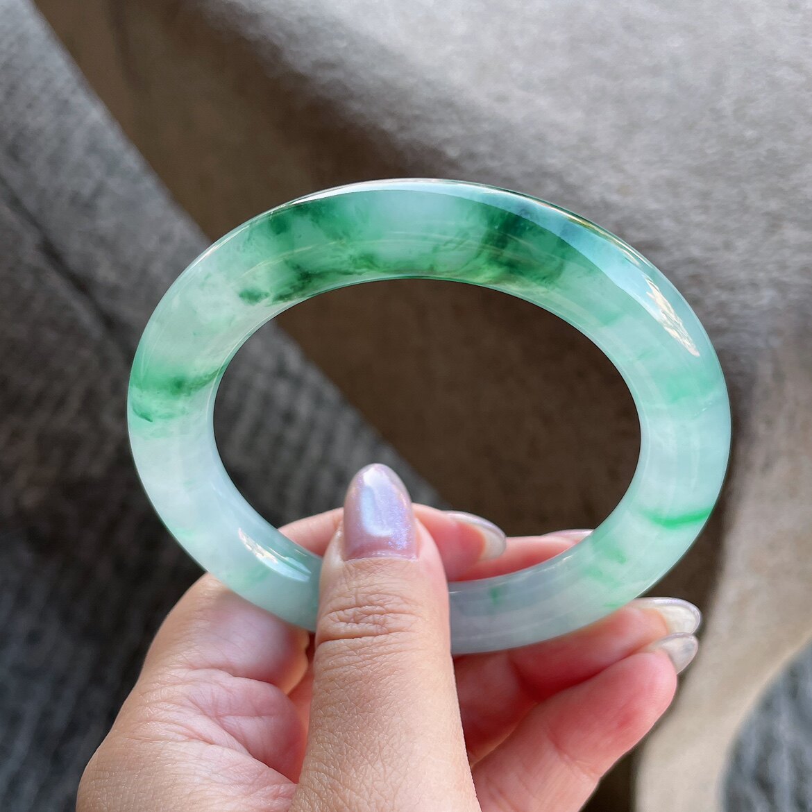 2025天然缅甸翡翠A货冰种飘绿花圆条手镯58圈口1125G7