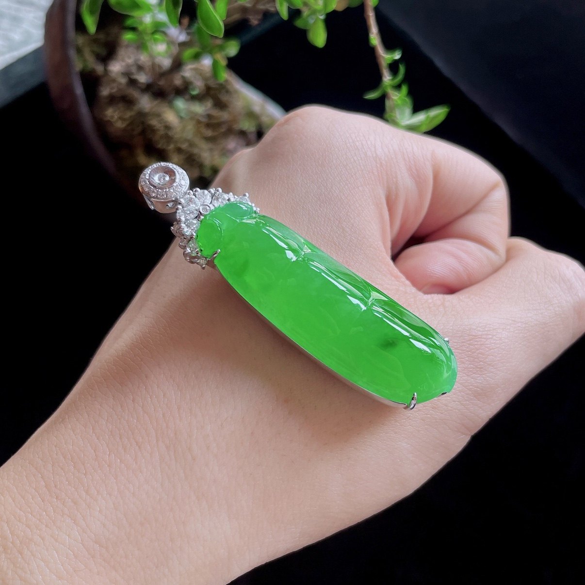 2025天然缅甸翡翠A货冰种阳绿福瓜精美吊坠18K金镶嵌1209ZC119