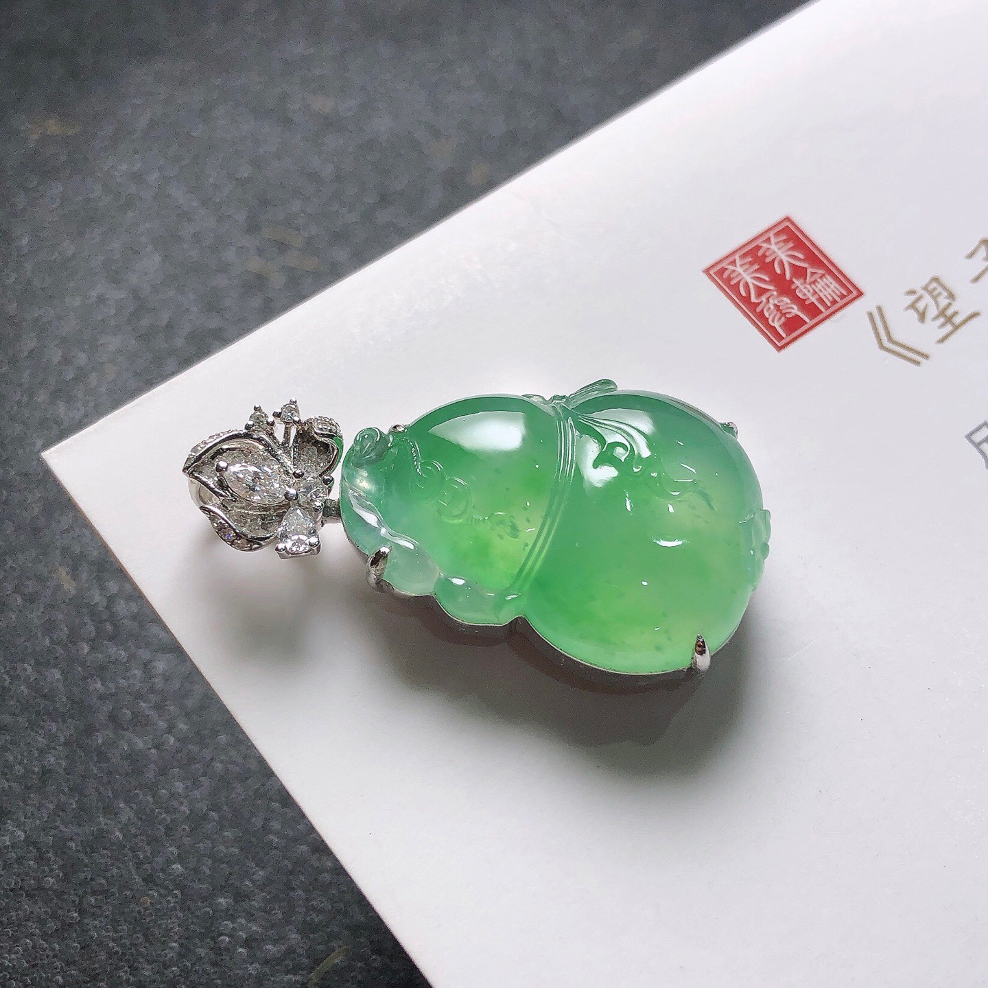 2025天然缅甸翡翠A货冰种满绿果绿葫芦吊坠18K金镶嵌0729GM102