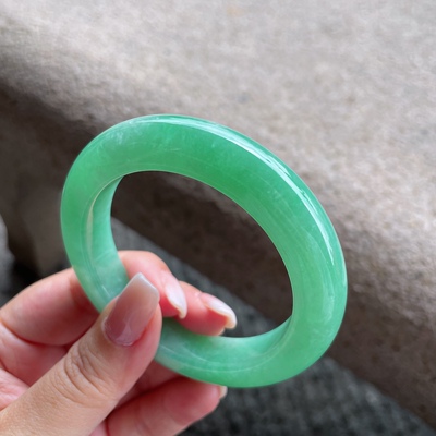 2025天然缅甸翡翠A货水润满绿豆色色阳手镯55圈口0918D18