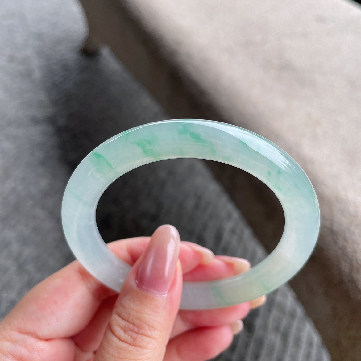 2025天然缅甸翡翠A货冰种飘绿花圆条手镯55圈口1029M7