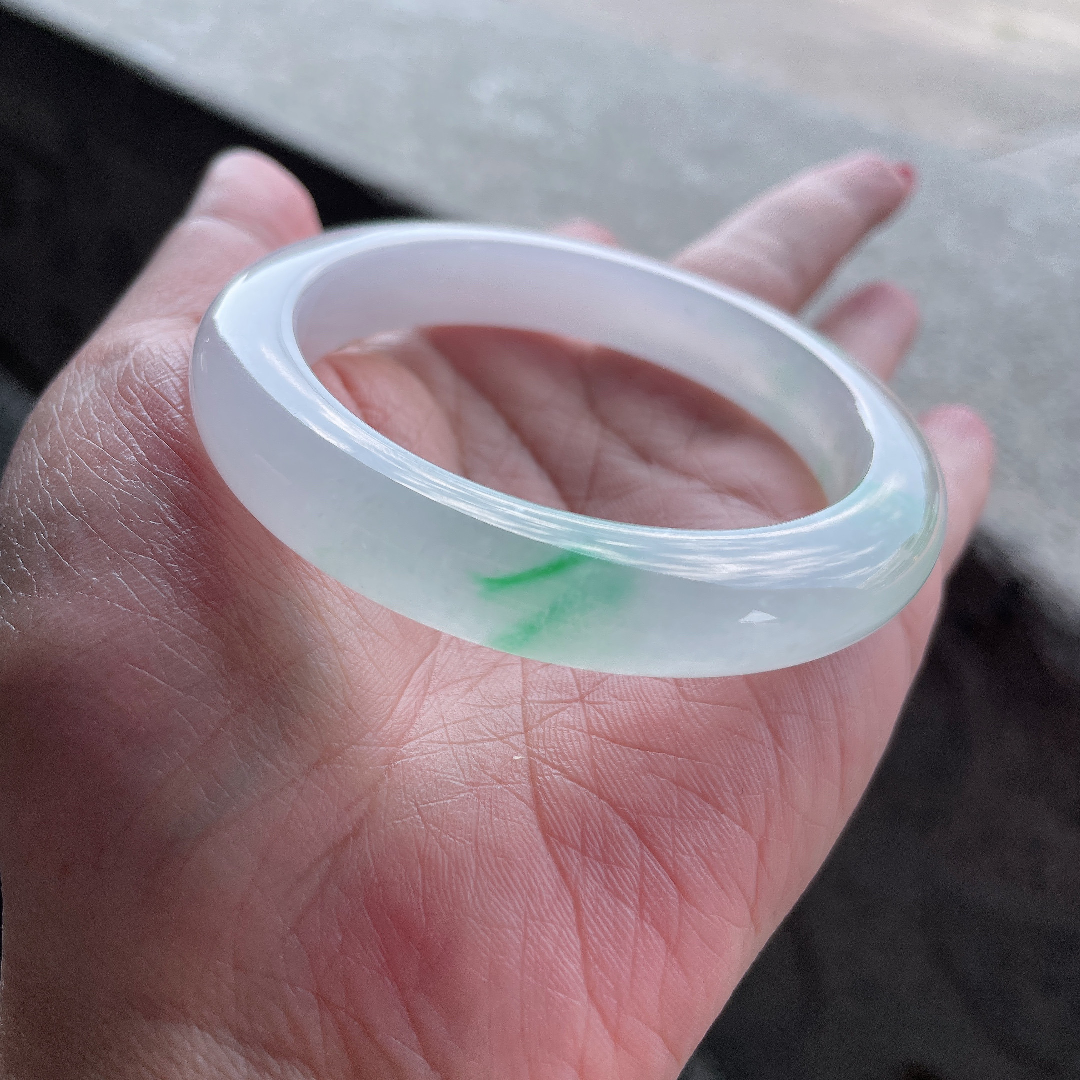 2026天然缅甸翡翠A货冰种白底飘绿花正圈手镯53圈口0324YT3