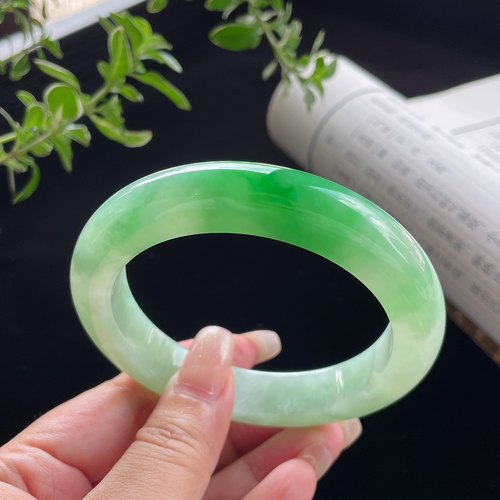 2025天然缅甸翡翠A货糯冰阳绿正圈手镯61圈口0717E10