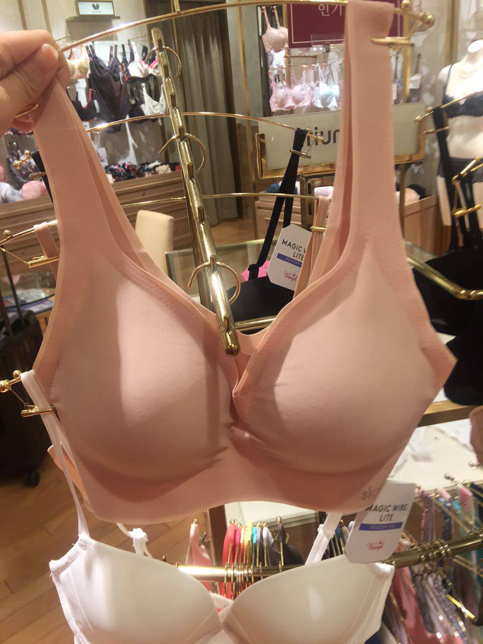 日本专柜sloggi黛安芬无钢圈无痕内衣水滴款薄款运动小胸聚拢背心