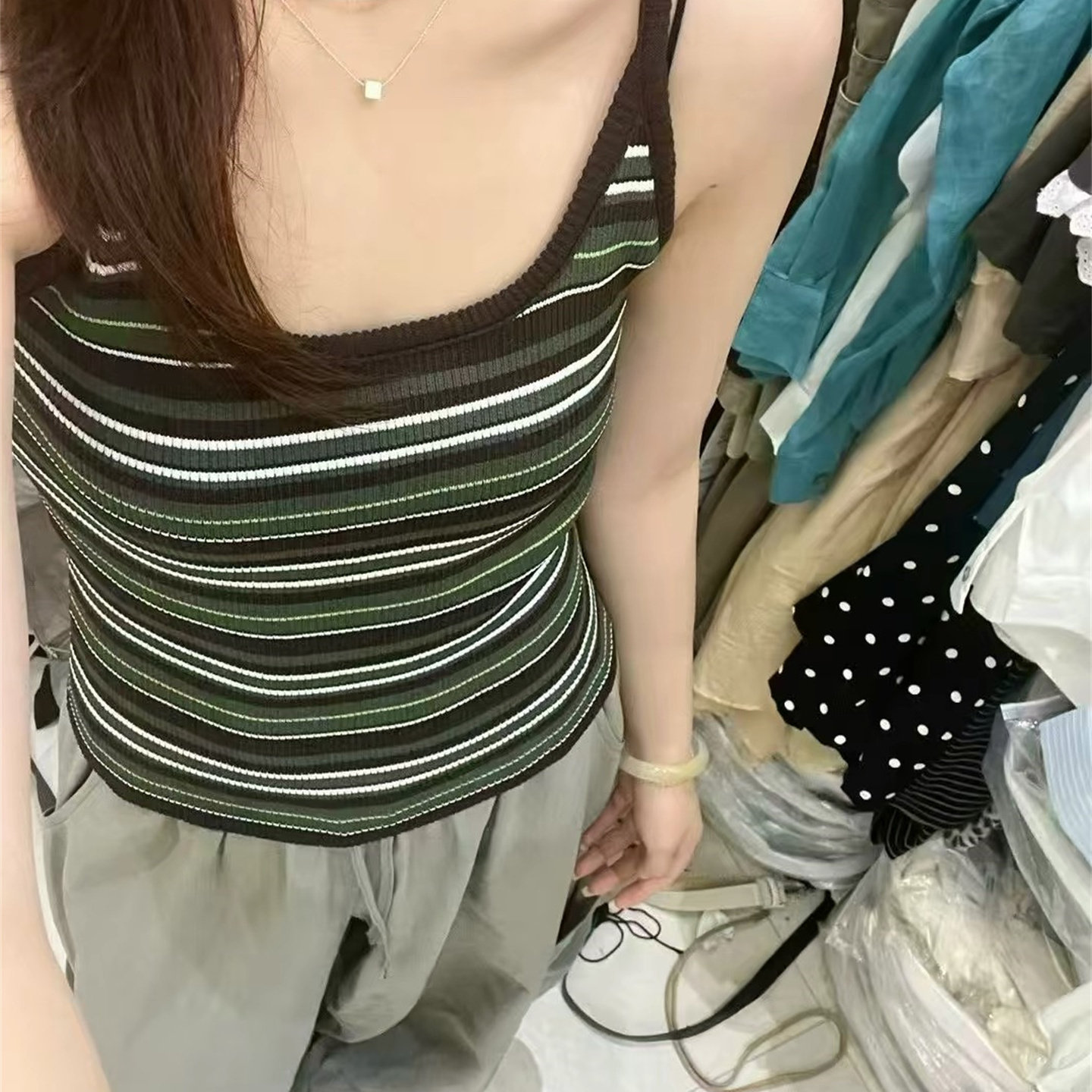 绿色撞色条纹修身显瘦吊带背心