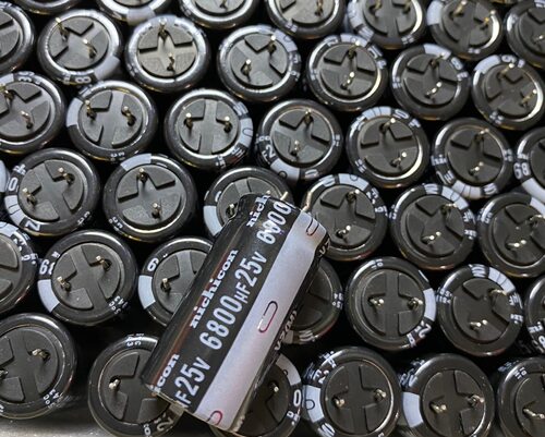 全新25V6800UF 18X35尼吉康 105度短脚 6800UF25V 直插铝电解电容