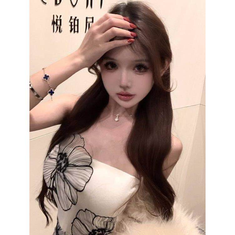 夏天独特绝美裙子轻奢小众不撞款新款女装2026早春夏设计感连衣裙