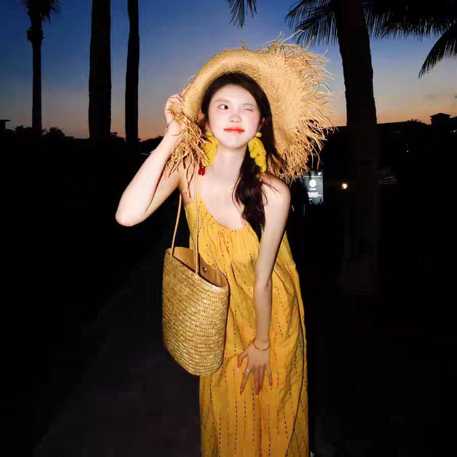 泰国度假式宽松长裙女夏长款性感沙漠显瘦温柔风度假云南连衣裙子