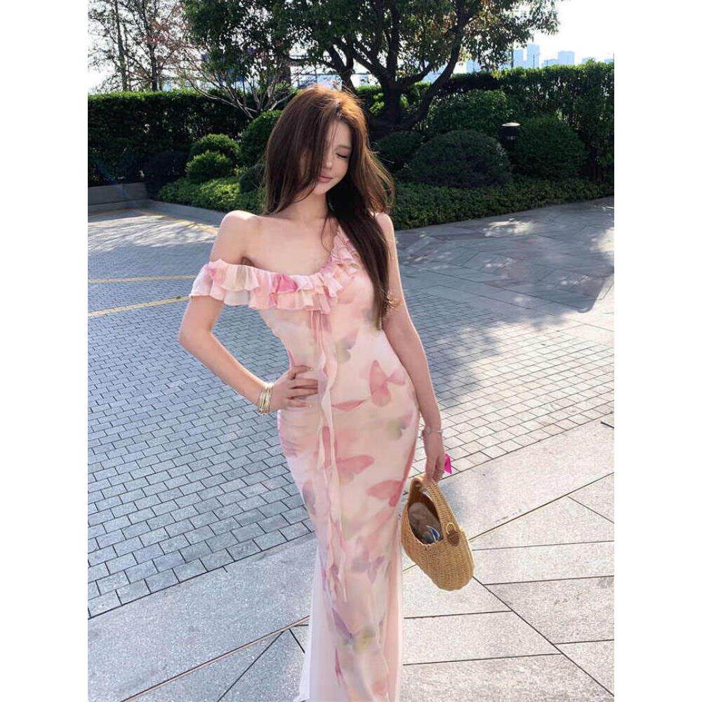 可甜可辣好看度假旅游女装露肩小性感减龄长裙子短裙拖过连衣裙夏