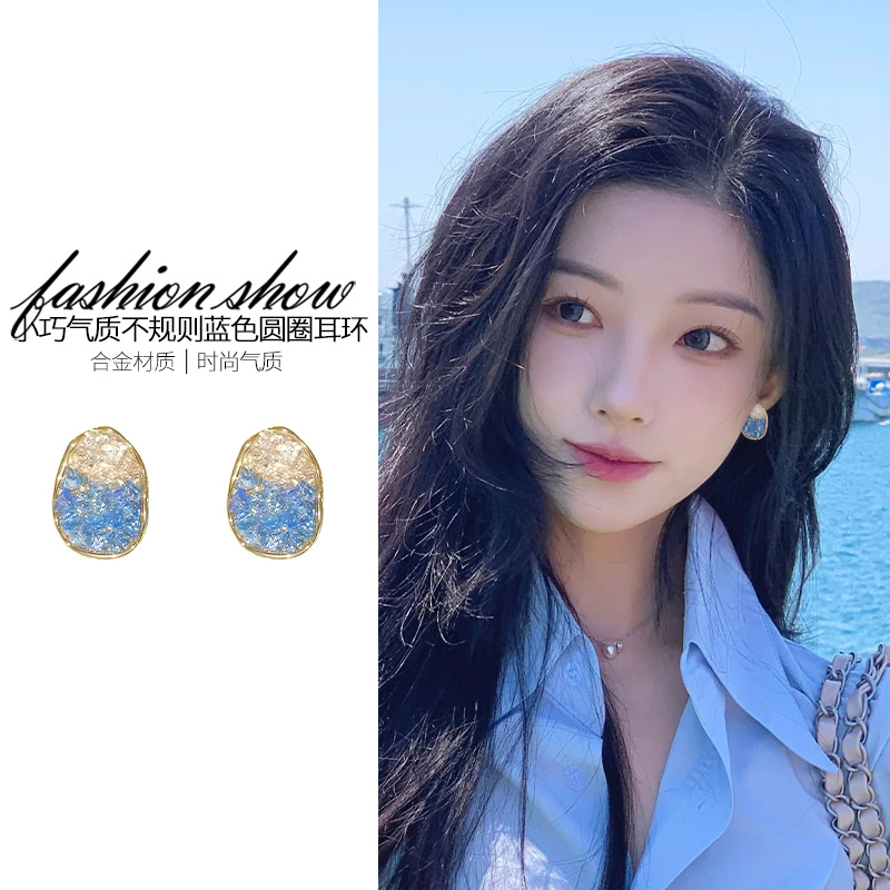 小众不规则蓝色蚊香盘耳夹