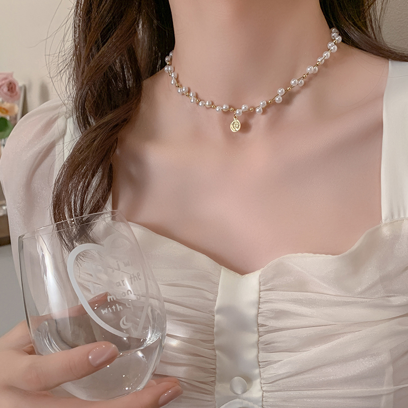 珍珠项链轻奢小众高级设计感人像吊坠女气质名媛2022年新款锁骨链