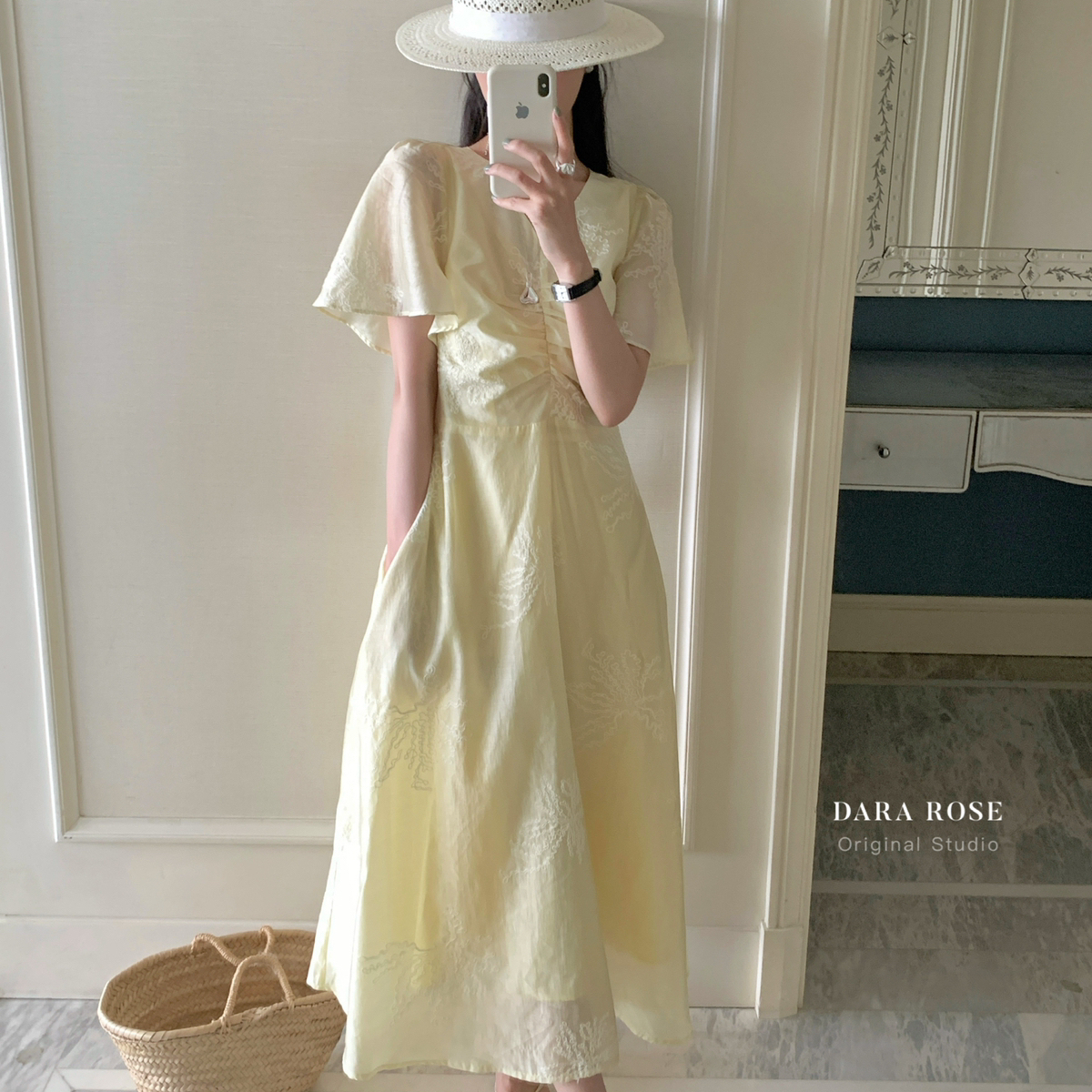 DARA ROSE-夏上新法式收腰显瘦短袖V领褶皱泡泡袖连衣裙C5890