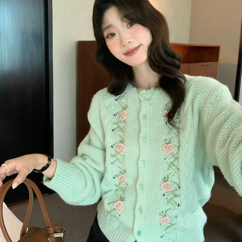 SUSAN-少女心暴击立体花朵麻花温柔镂空绣花软糯毛衣6308s