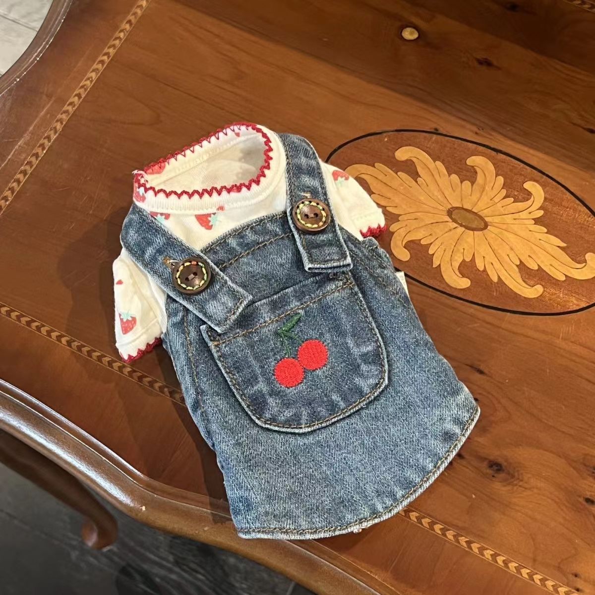 宠物猫狗衣服狗牙边草莓打底衫泡泡袖上衣马尔济斯西施比
