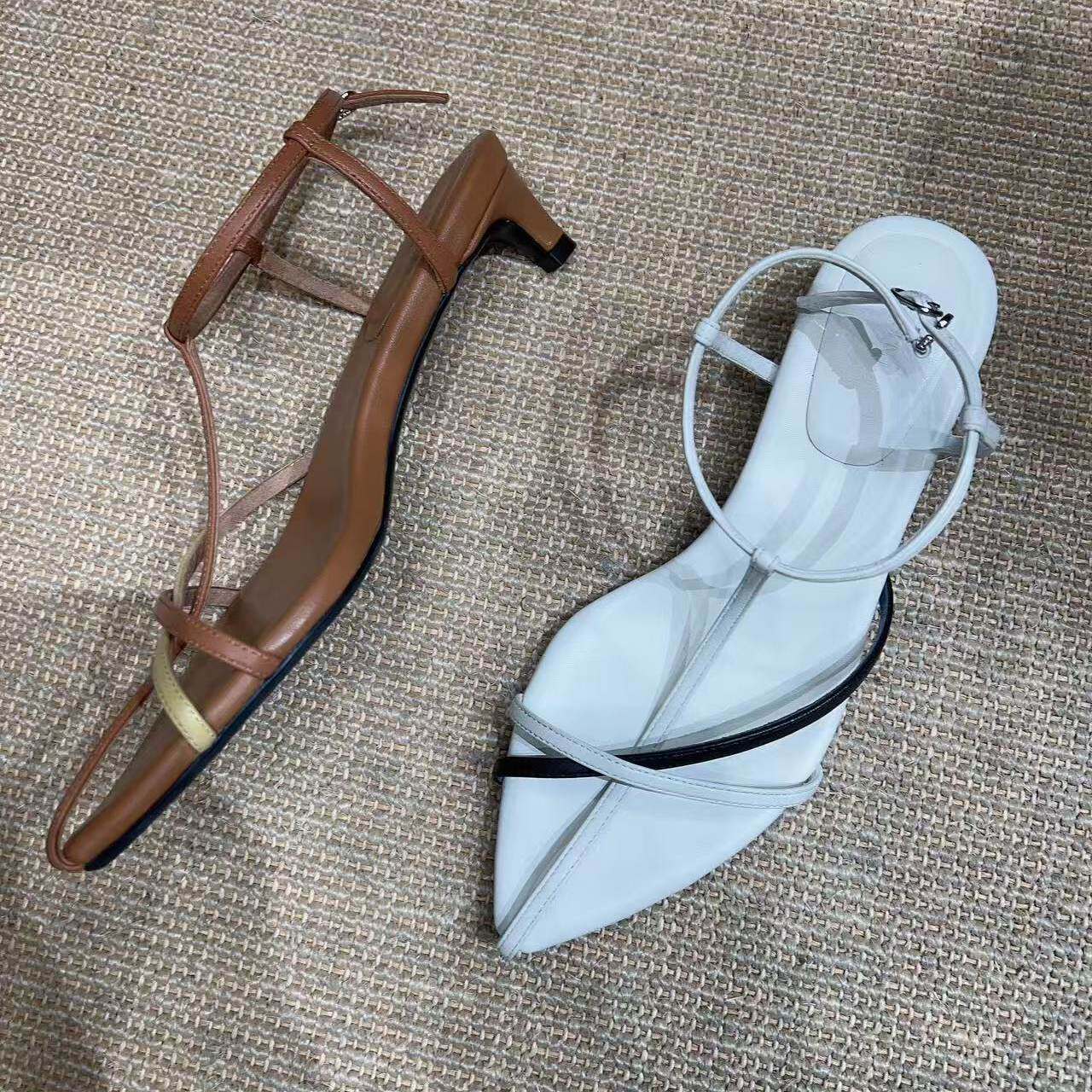 台款时装周防滑鞋底细跟牛胎皮面羊皮内夹脚绑带分趾高跟女凉鞋子