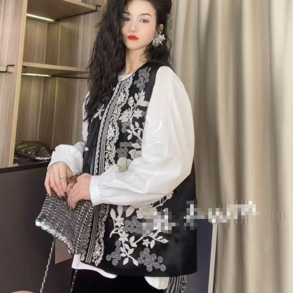 开春高级感国风上衣套装2026女款超好看重工刺绣马甲内搭宽松衬衫