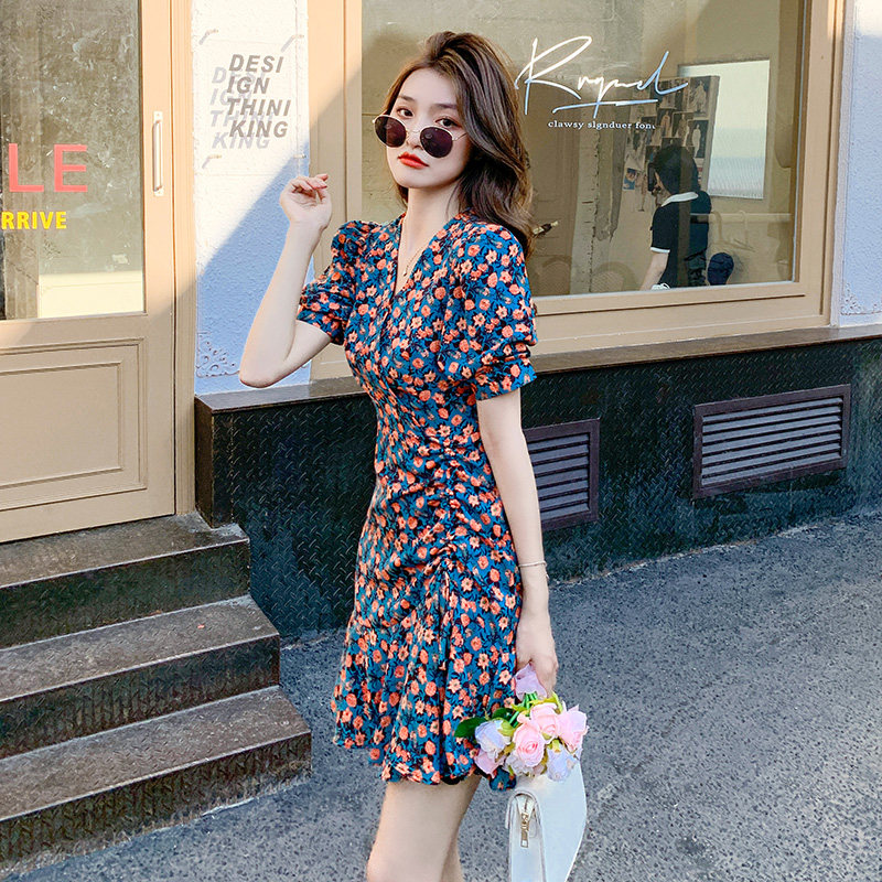 2024春夏新款法式设计感小众女小个子雪纺a字裙v领碎花复古连衣裙